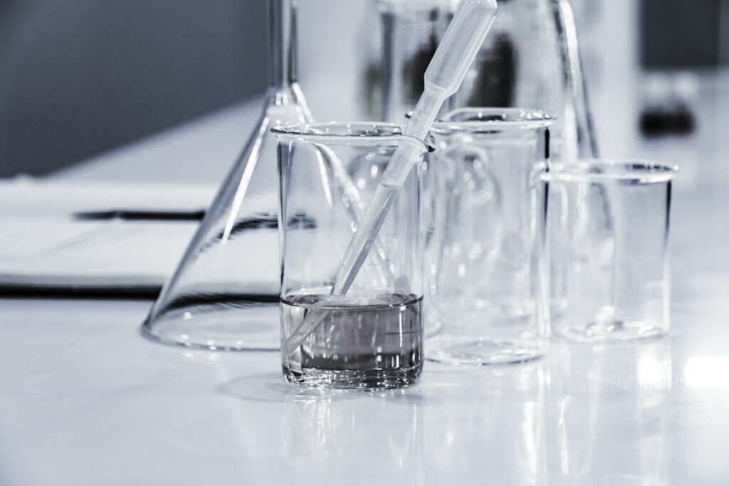 Research equipment and scientific workspace